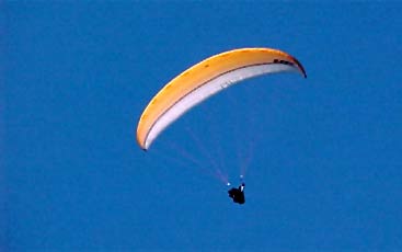 Gleitschirmflieger bei Puntagorda